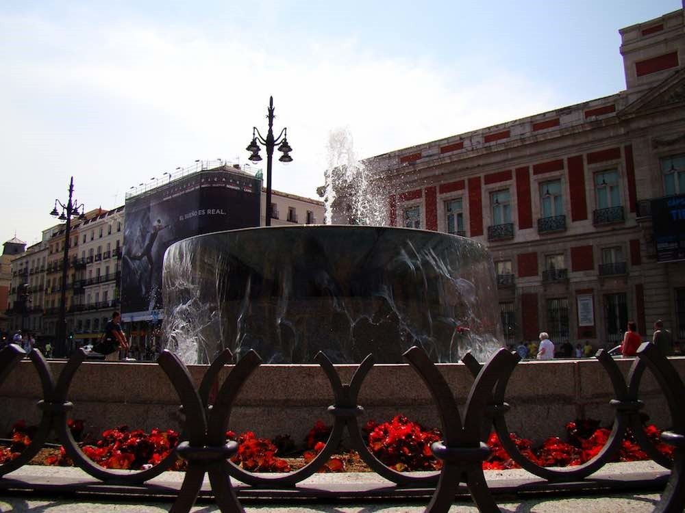 De bancos incómodos a obstáculos para 'skaters': 10 atroces ideas que fastidian al ciudadano