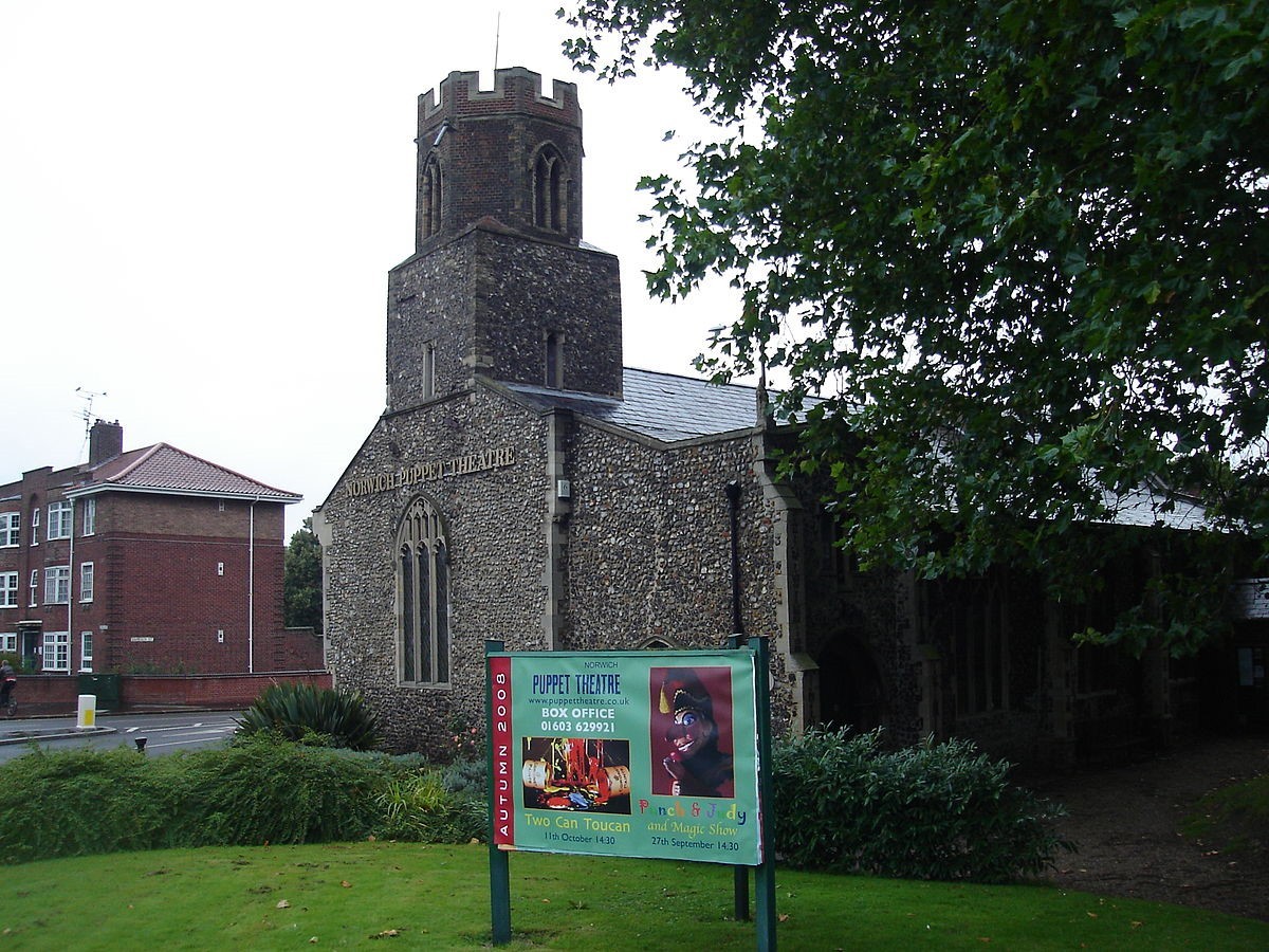De iglesia a teatro de marionetas