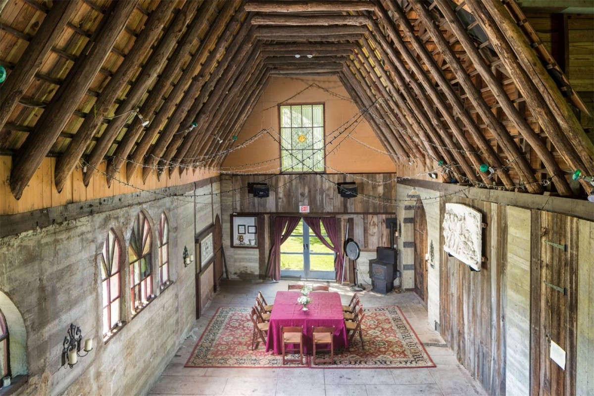 Interior de una de las construcciones