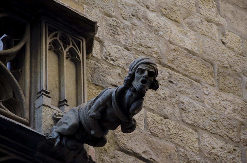 Edificis de Barcelona que no són gòtics però ho semblen