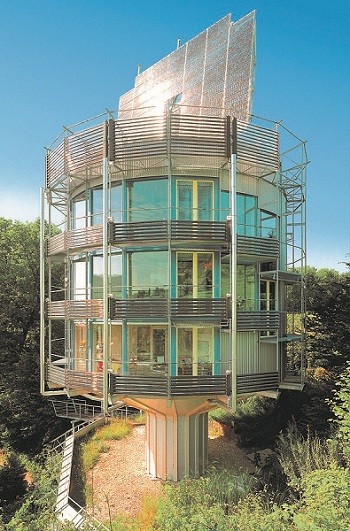 Estas casas giratorias van buscando el sol para ahorrar energía