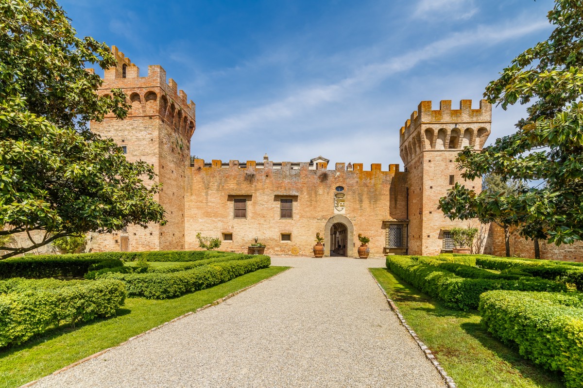 A la venta el Castillo de Oliveto en Toscana, diseñado por Brunelleschi