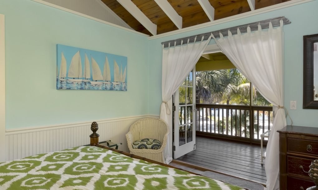 Uno de los dormitorios de la vivienda