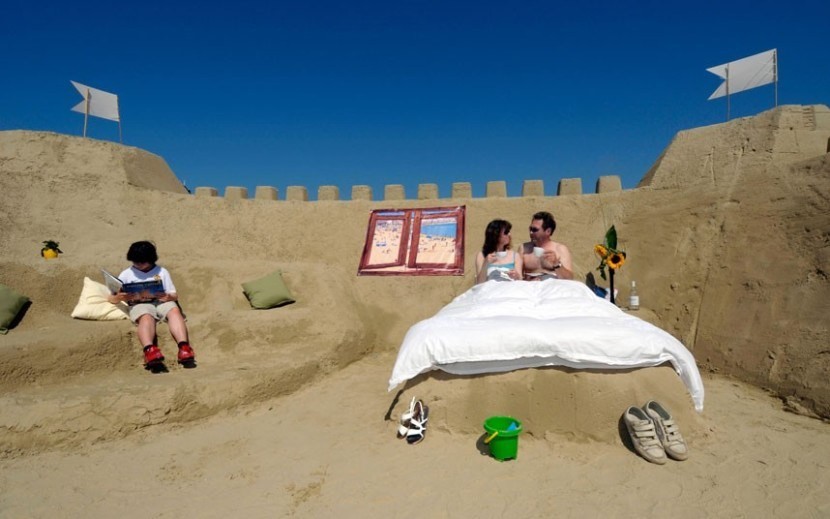 Una pareja y su hijo alojados