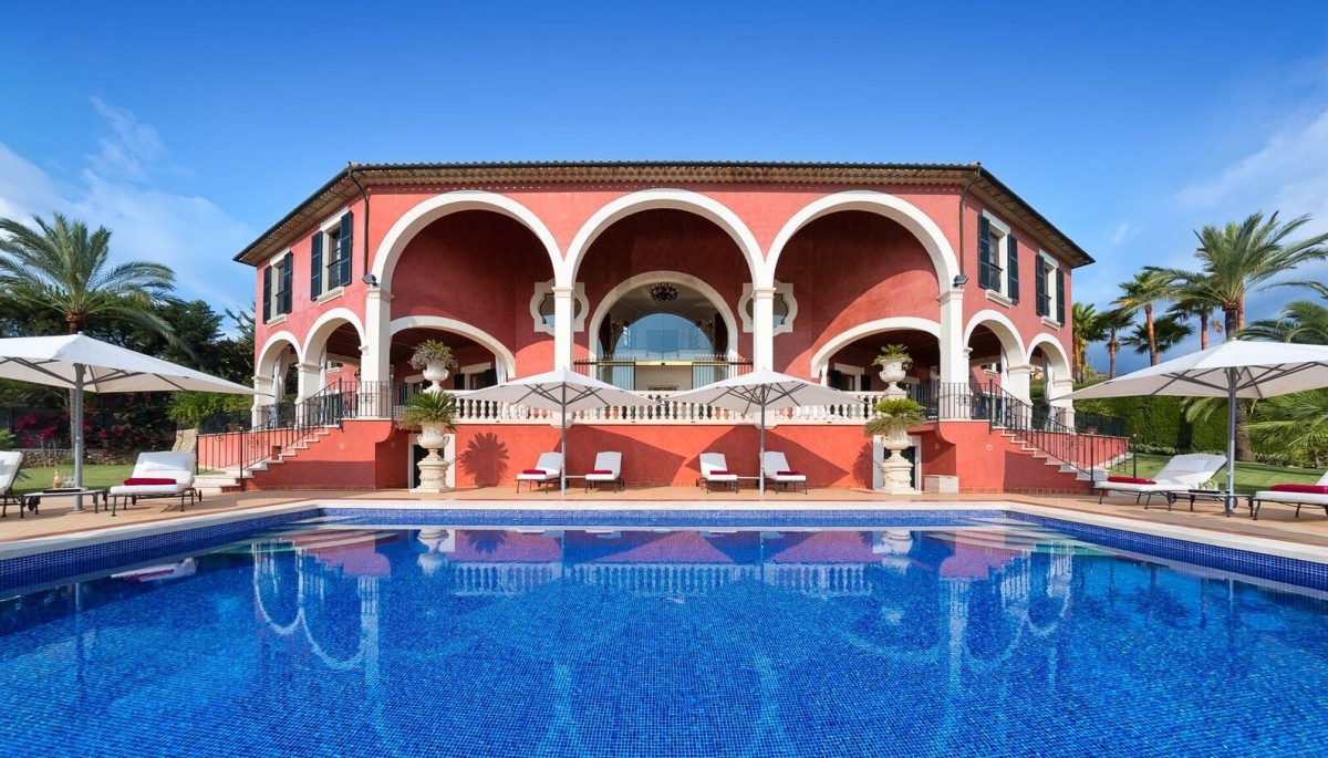 La exclusiva casa de verano de Adolfo Suárez en Mallorca, a la venta por 13 millones 