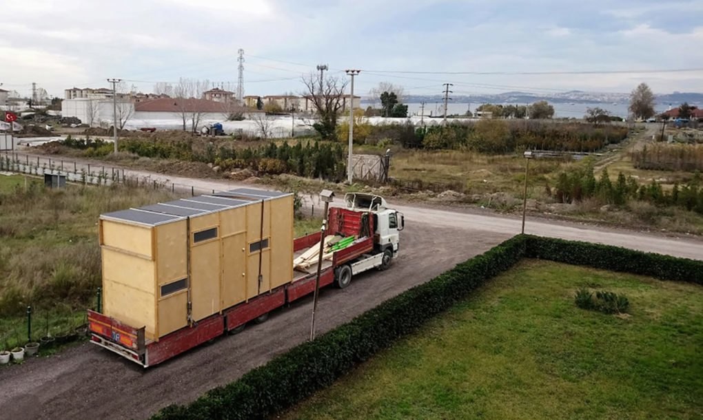 Transporte moviendo la 'tiny home'