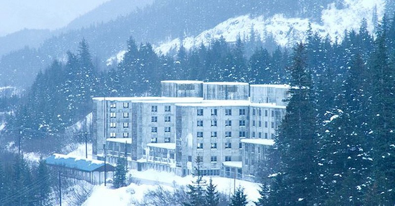 El búnker secreto abandonado en este extraño pueblo de Alaska
