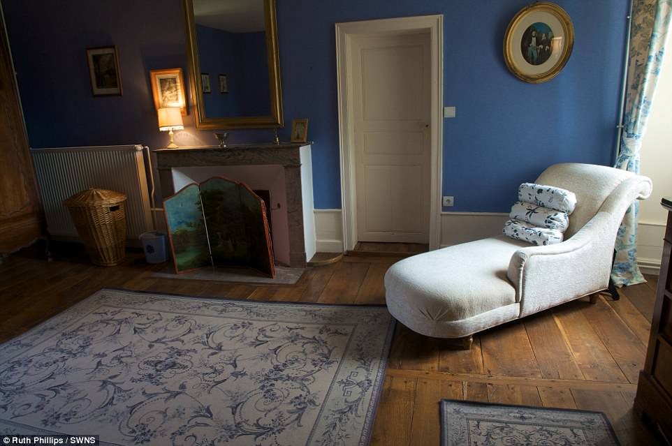 4c4e7e0800000578-5735191-image-a-26_1526469984214