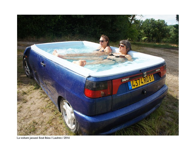 Jacuzzi en un coche En antiguo Seat Ibiza