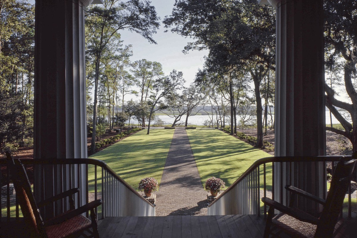 b3-ao213_afflec_m_20180524122921