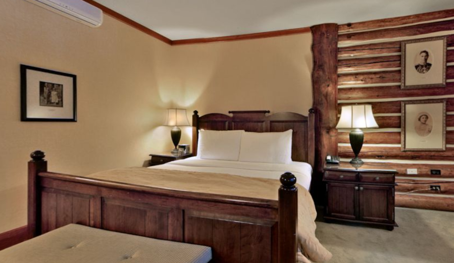 La cabaña tiene varias habitaciones