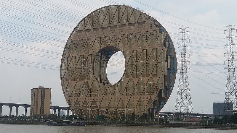 Es uno de los pocos rascacielos circulares del mundo