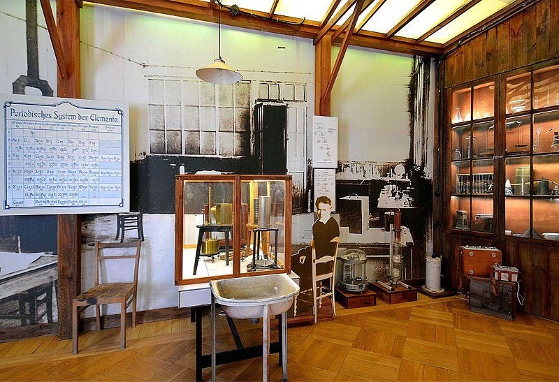 Fue la primera persona que consiguió dos premios Nobel