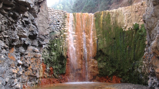 Cascada de Colores - Caldera de Taburiente / flickr.com/photos/juvlai/