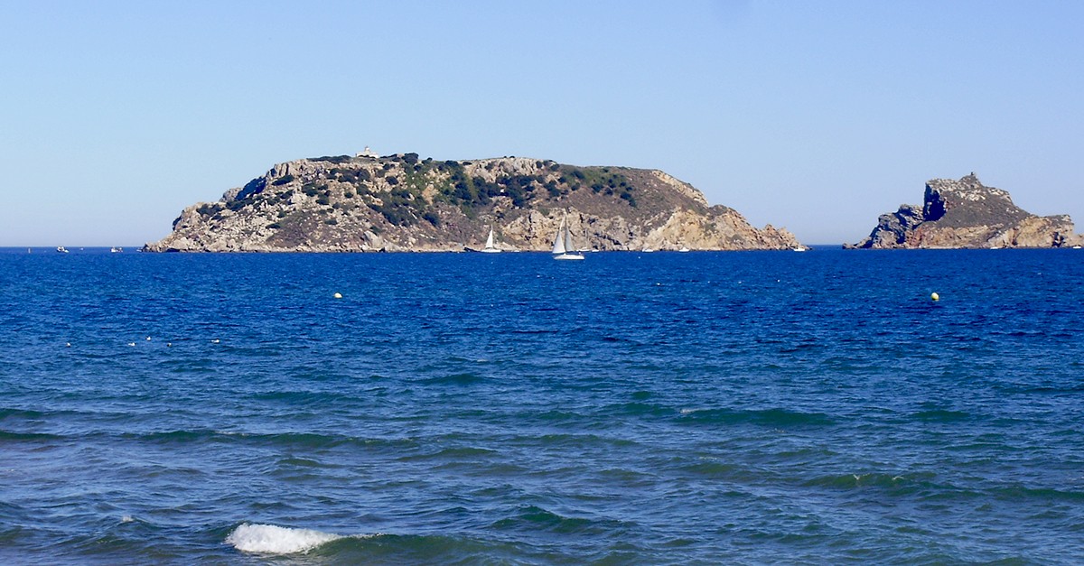 The Medes Islands off the Spanish costa / wikipedia