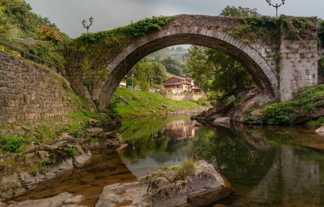 The "Roman" bridge at Liérganes / flickr.com/photos/seguir_aprendiendo/