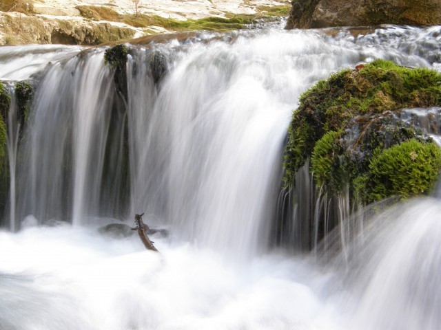 Cascade de la rivière Pitarque / flickr.com/photos/copepodo/