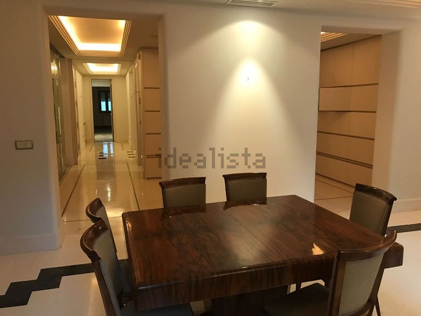 Cuenta con 2 dormitorios en suite, uno de ellos con Jacuzzi 