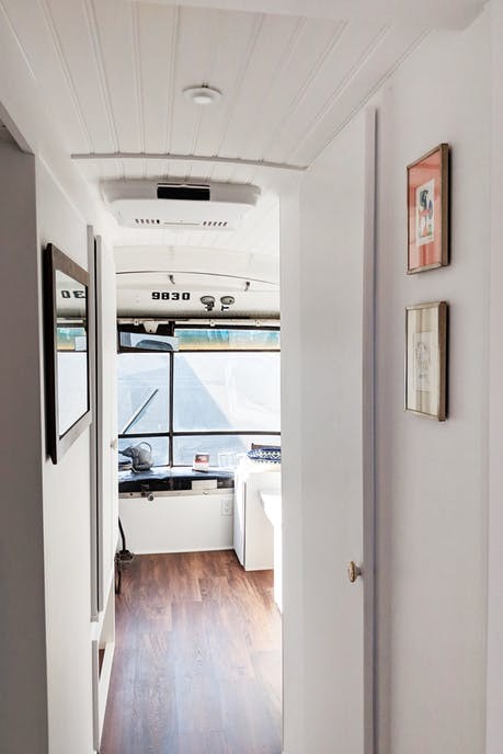 tiny-home-bus-08