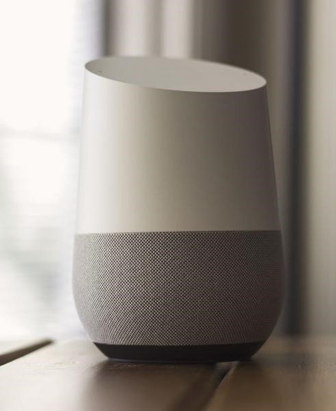 Google Home, Amazon Echo... Las claves de los altavoces inteligentes que reinarán en los hogares españoles