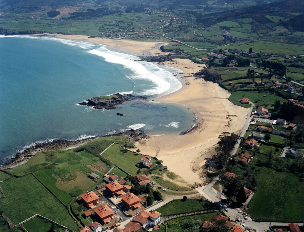 Playa Salmoriera, Colunga, Asturias / Fuente: mapama.gob.es
