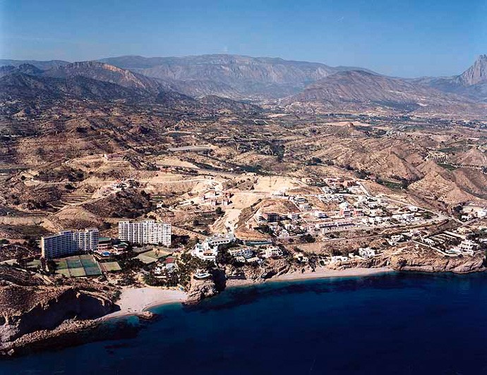Playa La Caleta, Villajoyosa/La Vila Joiosa, Alicante / Fuente: mapama.gob.es