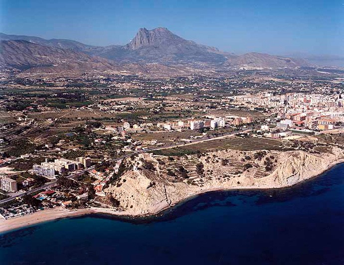 Playa Cala Mallaeta, Villajoyosa/La Vila Joiosa, Alicante / Fuente: mapama.gob.es