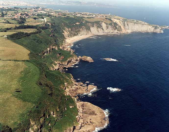 Playa Cagonera y Serín, Gijón, Asturias / Fuente: mapama.gob.es