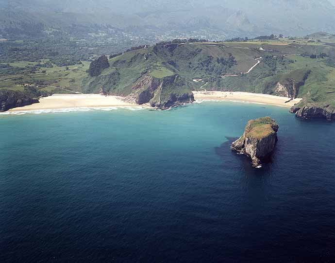 Playa Ballota, Llanes, Asturias / Fuente: mapama.gob.es