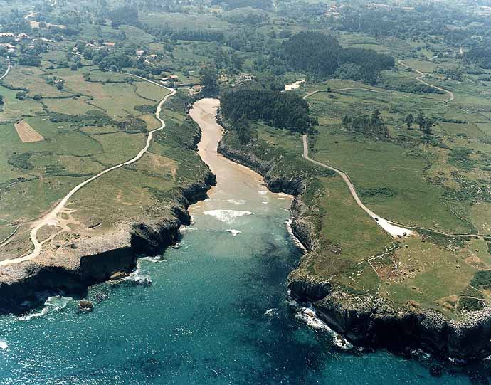 Playa Guadamía, Llanes, Asturias / Fuente: mapama.gob.es