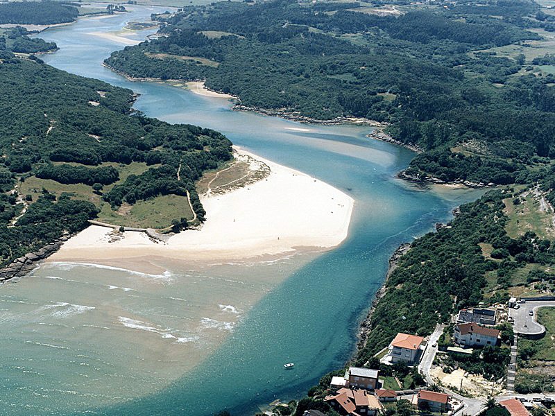 Playa La Arena, Arnuero, Cantabria / Fuente: mapama.gob.es