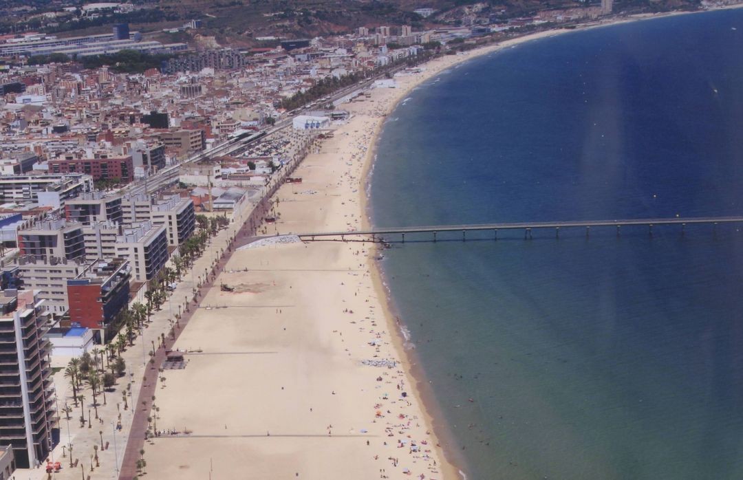 Playa Platja del Pont de Petroli, Badalona, Barcelona / Fuente: mapama.gob.es