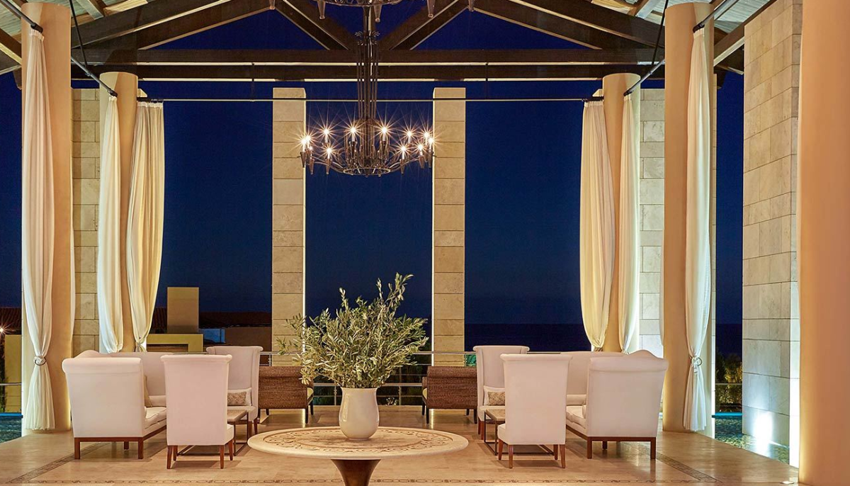 Columnas jónicas para este enorme salón