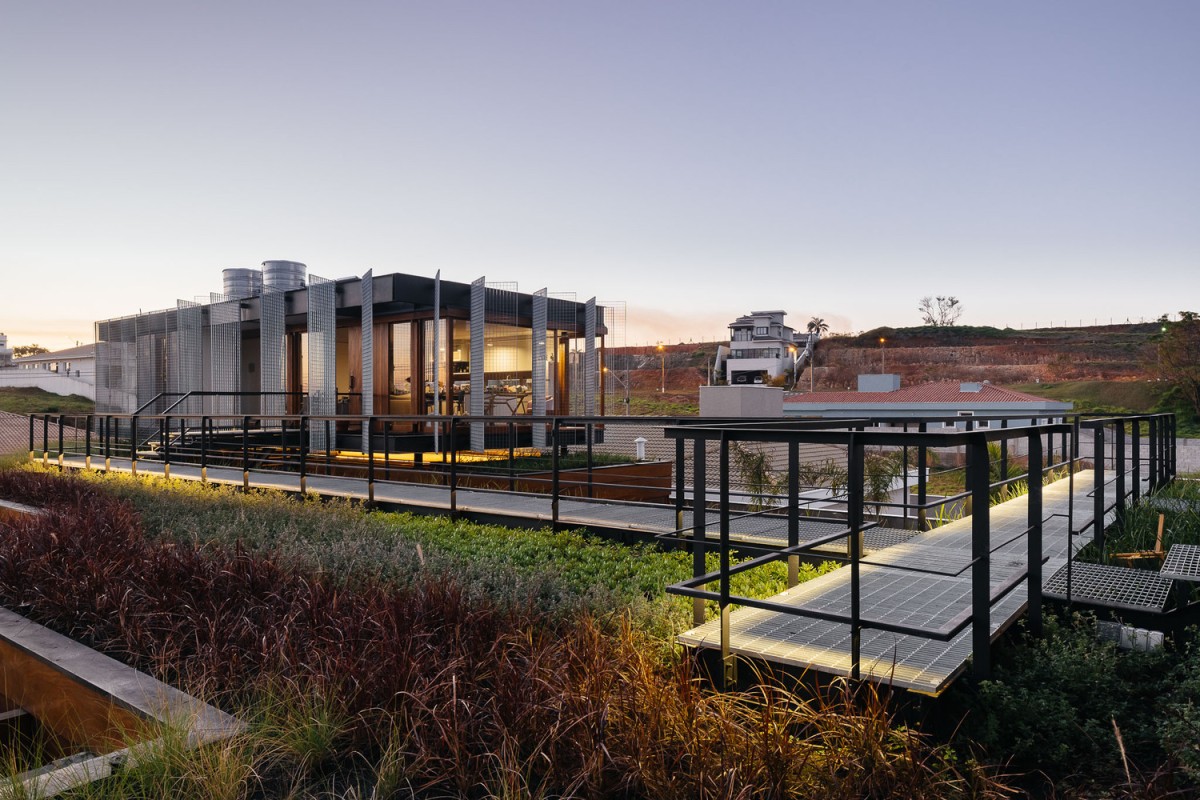 Los elementos metálicos chocan con los naturales