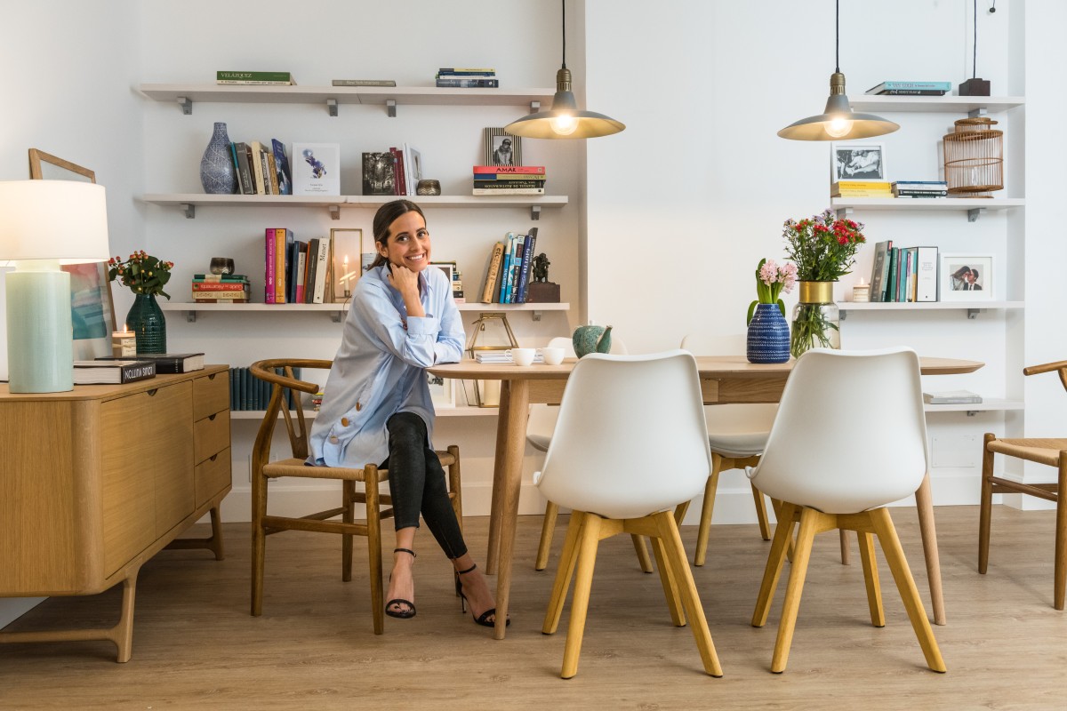 Así está decorado el salón de la 'influencer' María Fernández-Rubíes