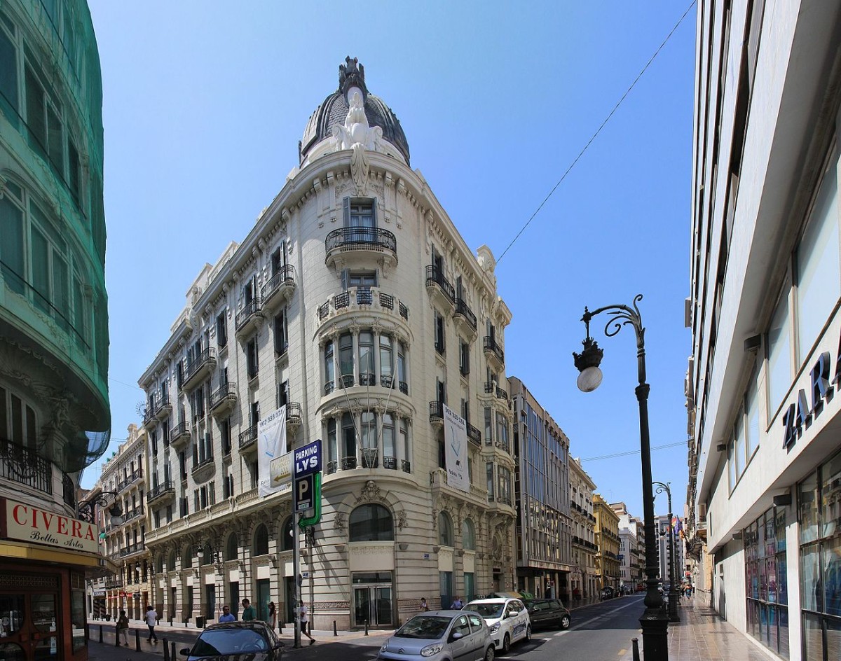 Foto: Wikipedia Solvia cierra el círculo: la sede histórica de CAM en Valencia se transformará en hotel de lujo