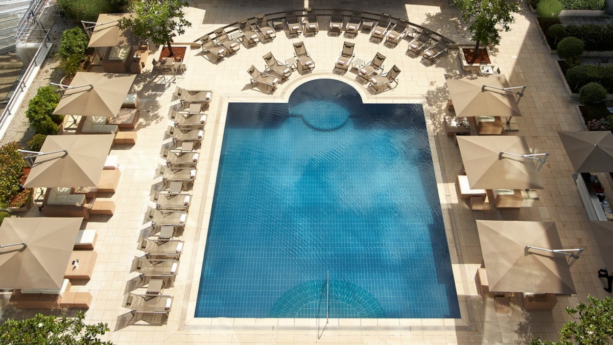 hotel-president-wilson-poolgarden-terrace-overlooking-the-lake