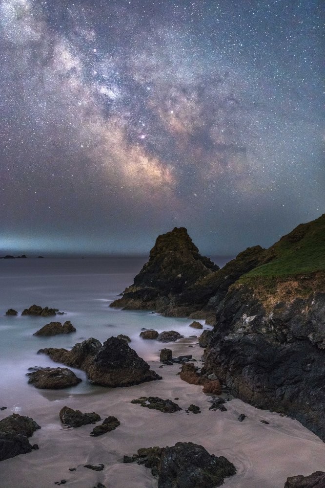 kynance_cove_de_noche._ainsley_bennett