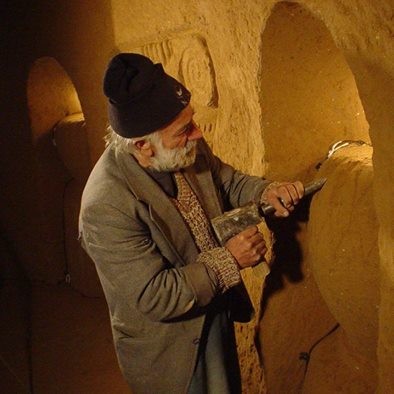 Este hombre se pasó más de dos décadas construyendo un templo debajo de su casa