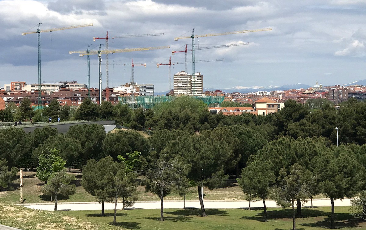 Agárrate, que vienen curvas: la vivienda seguirá subiendo más en Madrid y Barcelona que en el resto de España