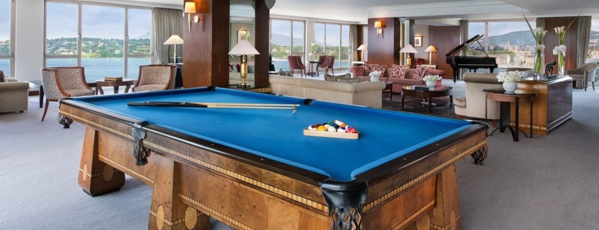 royal-penthouse-suite-imperial-living-room