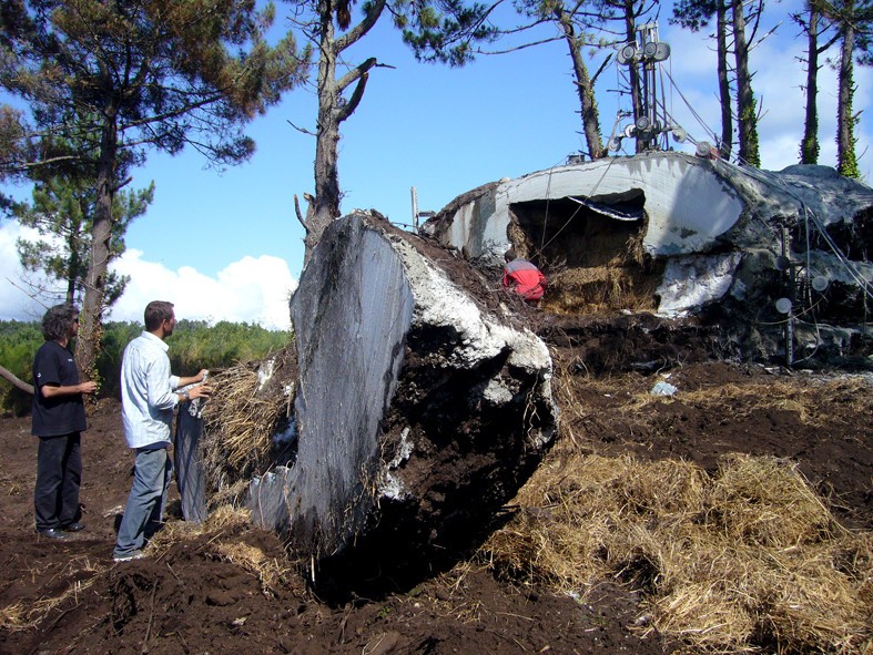 Se rellenó de heno y luego se partió la piedra por la mitad