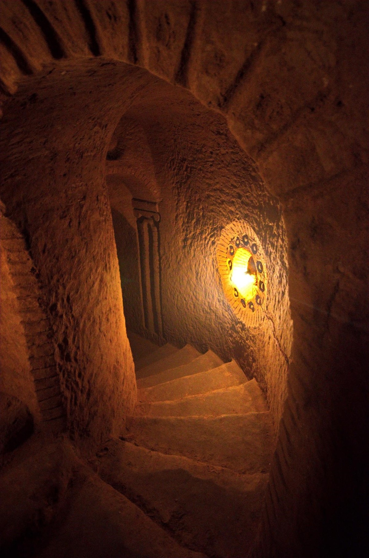 Este hombre se pasó más de dos décadas construyendo un templo debajo de su casa