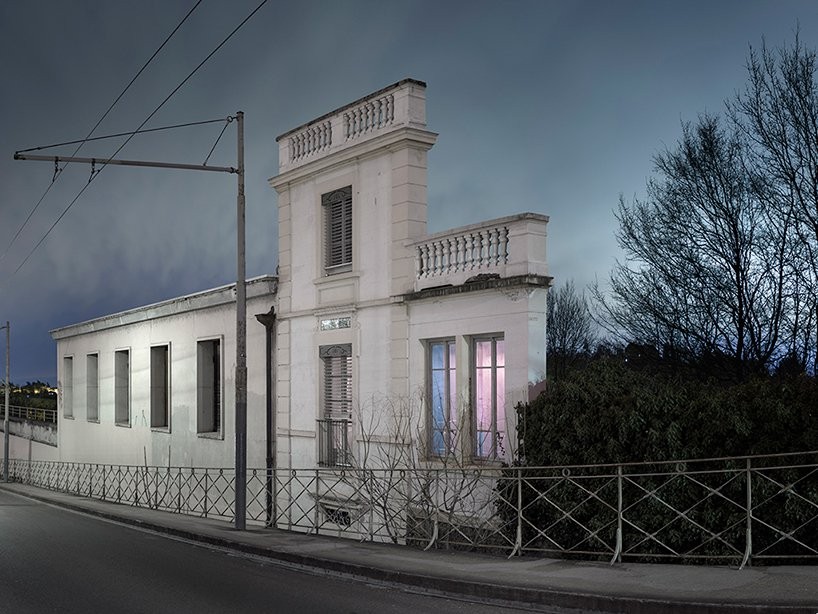 Mantiene las luces interiores pero no hay nada más
