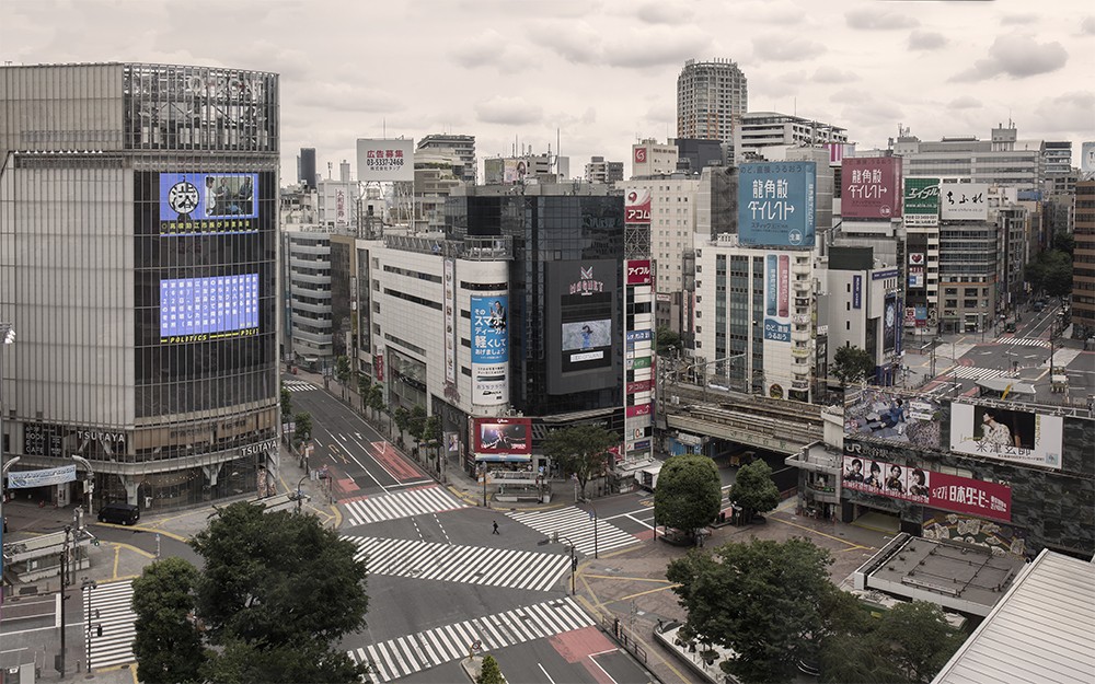 Insólitas imágenes de Tokio: así es el cruce más transitado del mundo... completamente desierto
