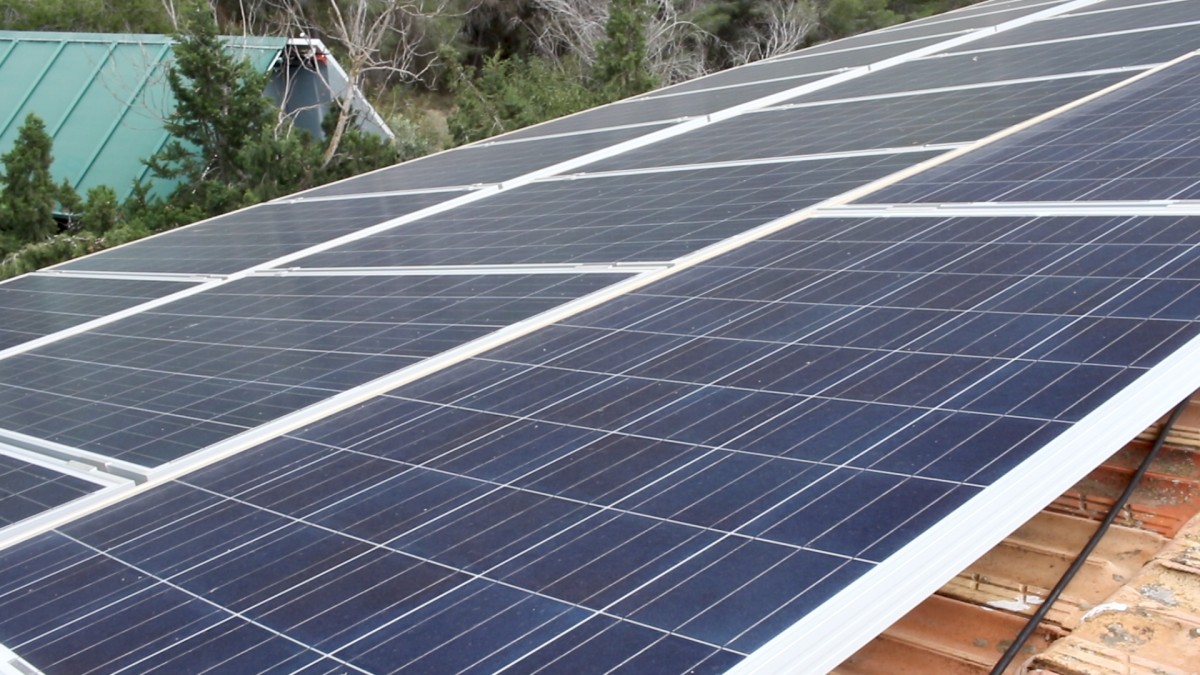 Casas que generan su propia energía: así se pueden desconectar de la red eléctrica