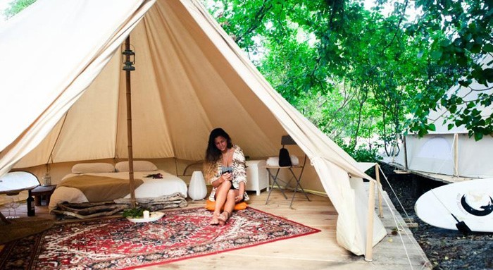 Tienen cama doble y están junto al mar
