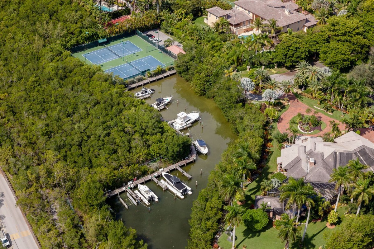 Incluye instalaciones de deporte y ocio