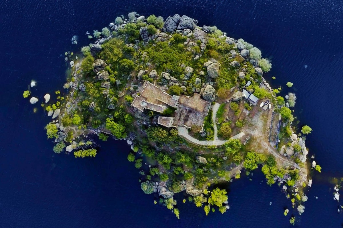 Vista aérea de la isla y del castillo
