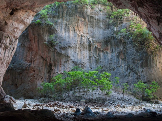 La favolosa grotta dell'eremo 'Cueva de la Ermita' / Wikimedia commons